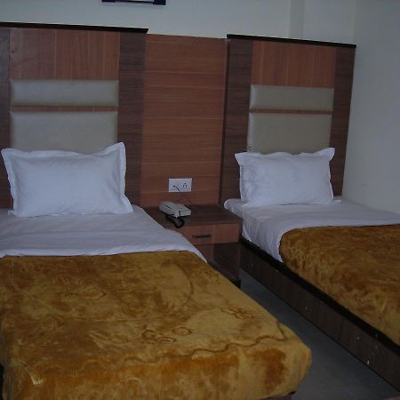 Hotel Dolphin Rāipur Exteriör bild